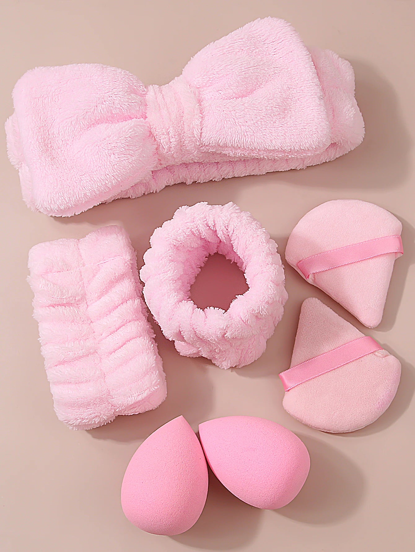 17PCS Pink makeup brush set, multi-functional facial brush + soft hair band wrist strap + fine sponge egg triangular powder puff