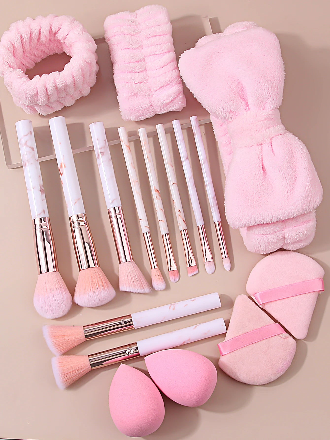17PCS Pink makeup brush set, multi-functional facial brush + soft hair band wrist strap + fine sponge egg triangular powder puff