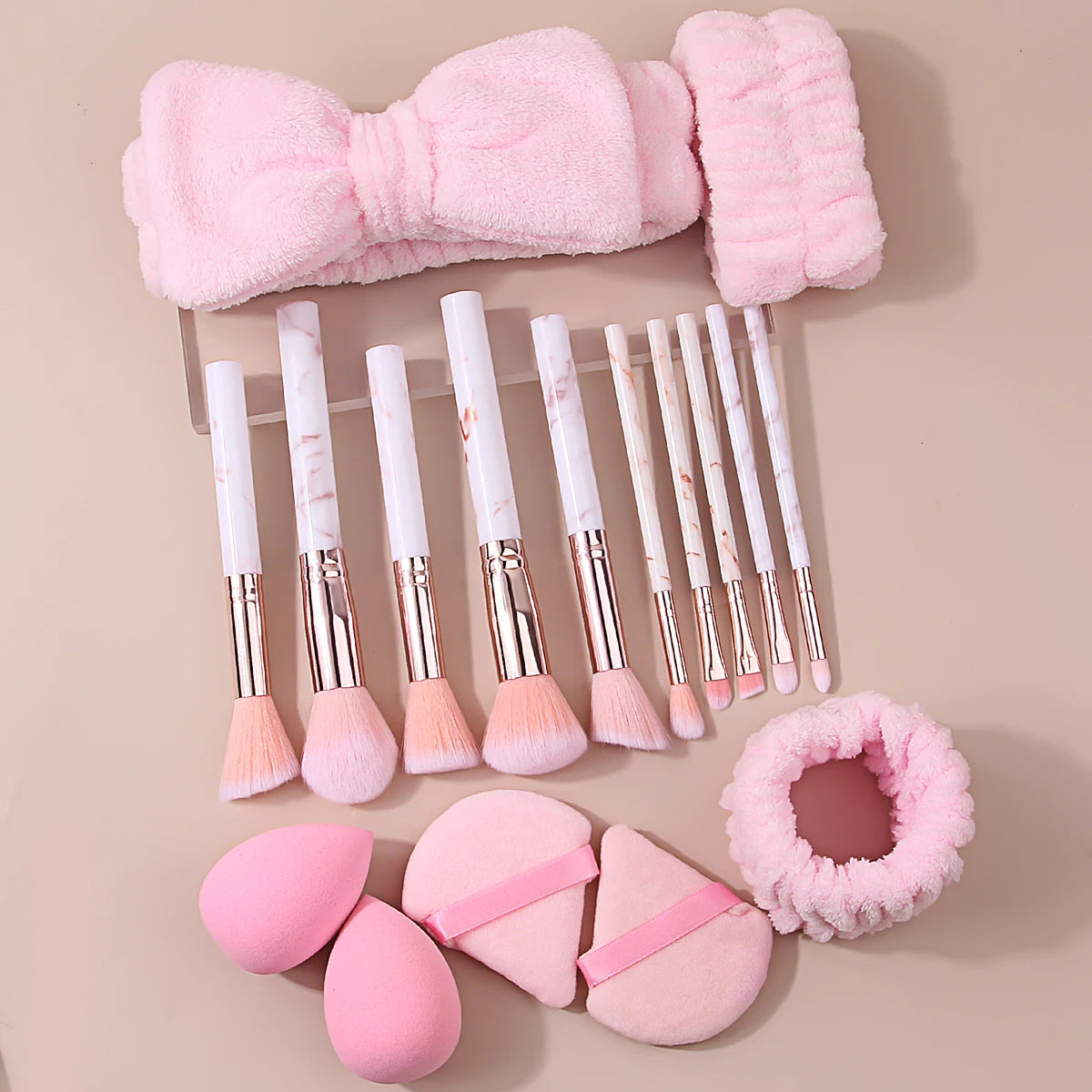 17PCS Pink makeup brush set, multi-functional facial brush + soft hair band wrist strap + fine sponge egg triangular powder puff
